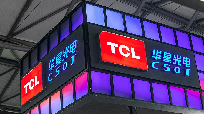 TCL華星帶來全球首款8.01英寸無偏光片折疊屏幕