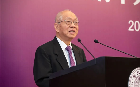丘成桐正式从哈佛大学退休，全职任教清华大学