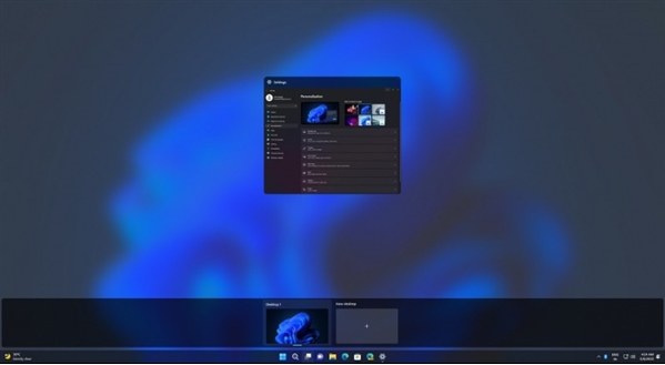 对于Windows 11上用户不满意的任务栏体验，微软也是终于做出了妥协，决定撤回之前的更改。 Windows Latest 指出：几周前，微软对任务栏进行了修改，是的系统托盘弹出窗口中的图标难以被重新排序（显示隐藏的图标）。 官方反馈中心中的一篇帖子证实，任务栏拖放功能已被移除，理由是为了优化平板电脑的使用体验。 从Windows 11 Build 22616开始，任务栏系统托盘上的功能，将回归该操作系统的原始版本。如上图所示，新预览版本又可以在任务栏/系统托盘弹窗中自由拖动图标了。 此外基于广大用户的反馈，微软还回撤了针对平板电脑做出的 UI 改进，且不会随 Windows 11 22H2 大版本更新一起提供。 回顾这家软件巨头的历史，几乎每隔一段时间就会搞出惹恼用户的幺蛾子。而在影响 Windows 11 操作系统普及的诸多因素中，也少不了开发团队莫名其妙引入的某些更改或限制。 当然，就算有这次妥协，也不意味着微软就会放弃给平板电脑的桌面提供更多专属优化。但愿该公司别忘了当年在 Windows 8 操作系统上的市场失利。毕竟只有多听取用户的反馈，才不至于一次次重走这样的弯路。